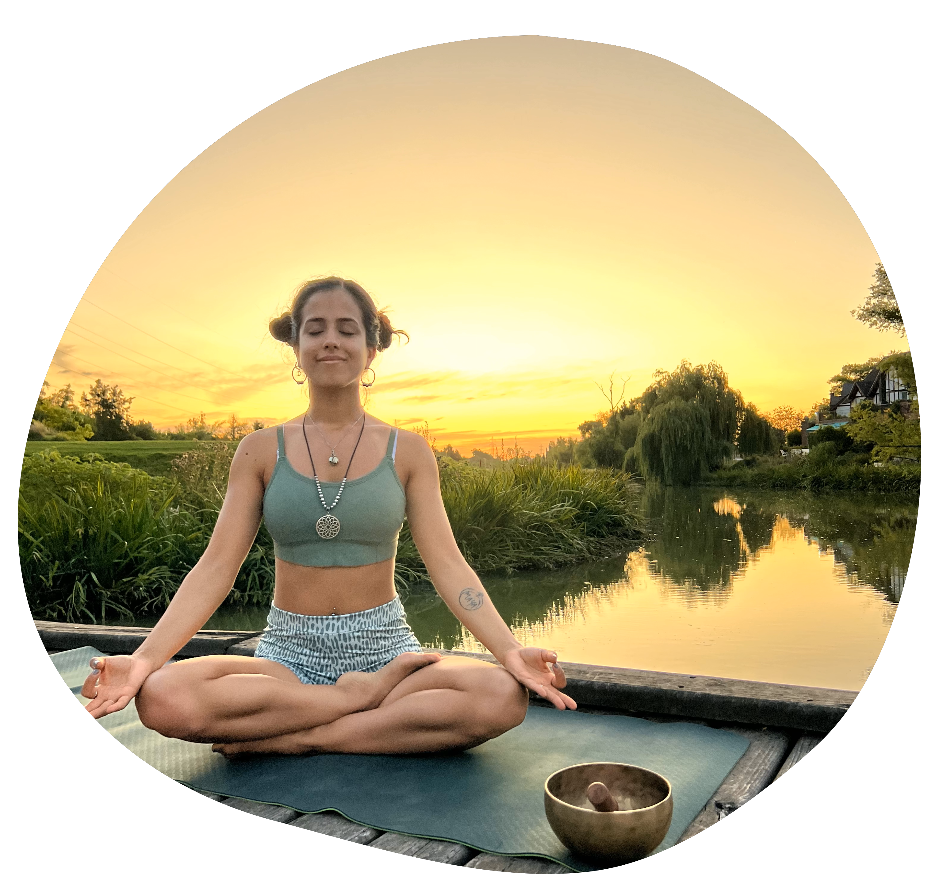 imagen profesora sofia- yoga suave
